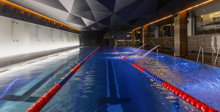 EDGE Premium Fitness Club бассейн